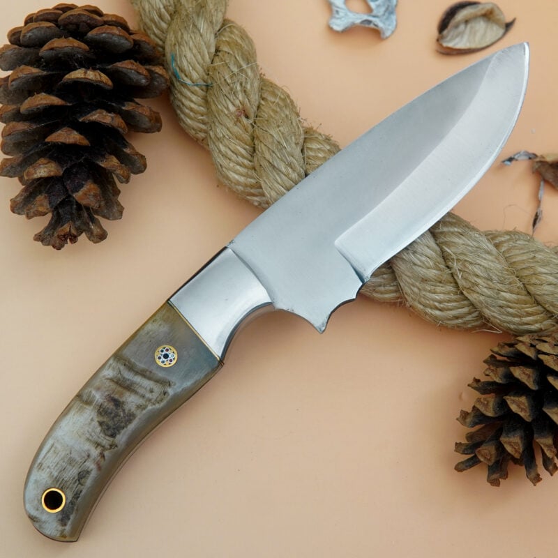 8" D2 SKINNER WITH MOSAIC PIN & LEATHER SHEATH SRH-9